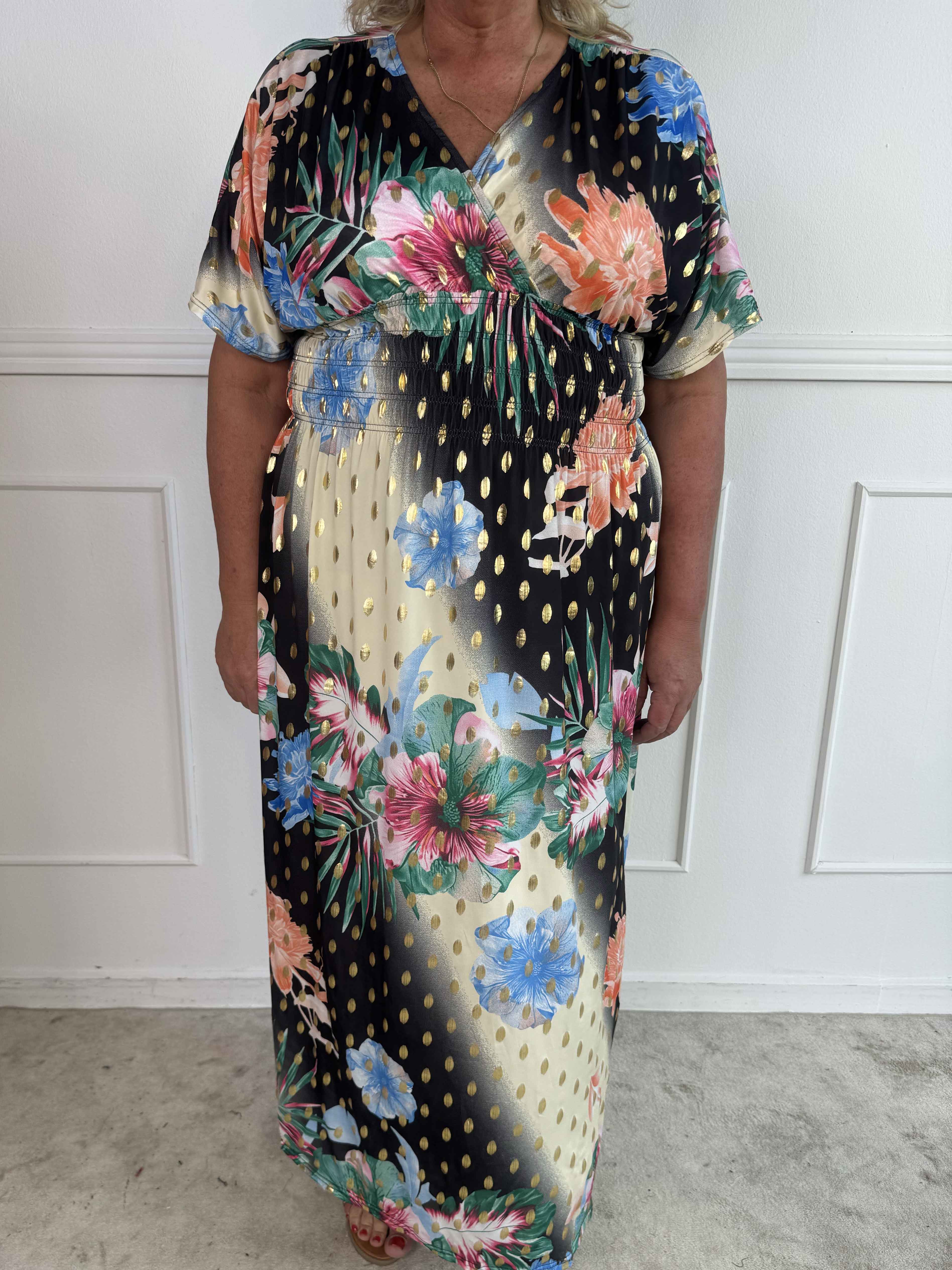 Pams Hawaii - Lang plus size kjole i elastisk stof med blomsterprint